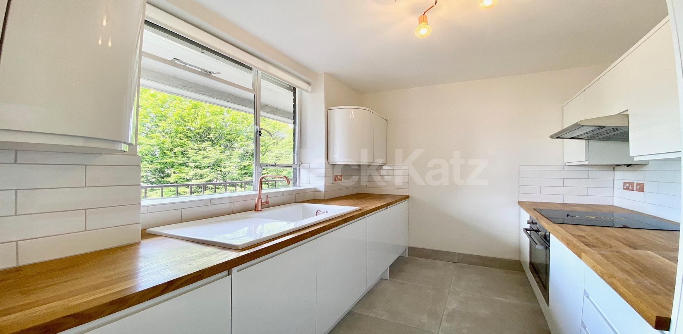 			VIRTUAL TOUR AVAILABLE!, 2 Bedroom, 1 bath, 1 reception Apartment			 Cruikshank Street, ANGEL-KINGS CROSS